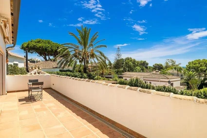 6 makuuhuone Huvila myytävänä paikassa Marbella mukana uima-altaan 
autotalli - 1 795 000 € (Ref: 9849454)