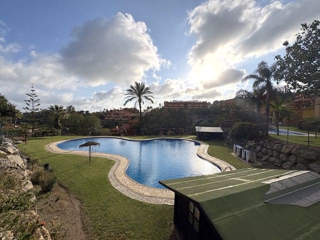 2 slaapkamer Appartement te koop in Marbella met zwembad garage - € 325.000 (Ref: 9849456)