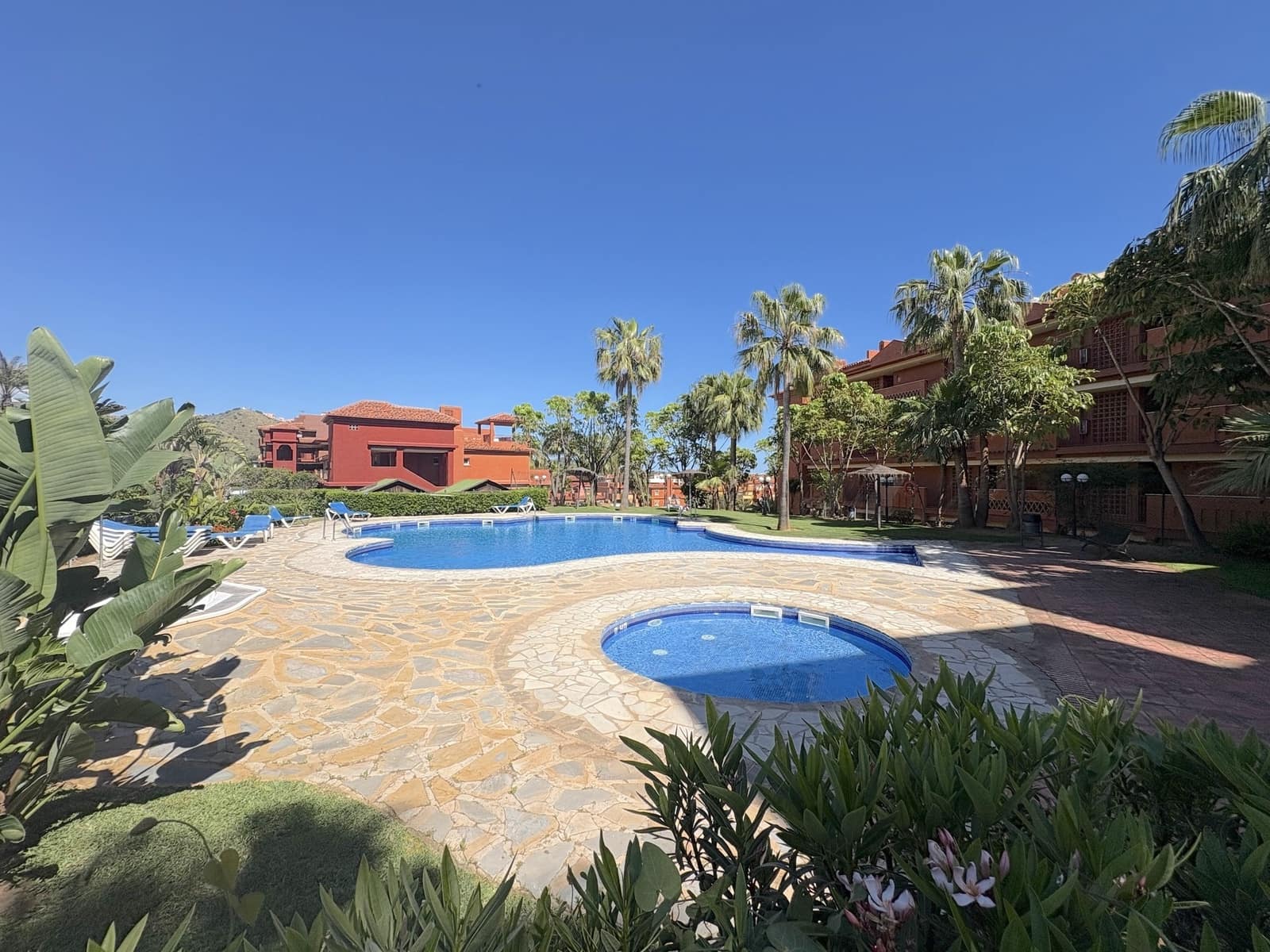 2 slaapkamer Appartement te koop in Marbella met zwembad garage - € 325.000 (Ref: 9849456)