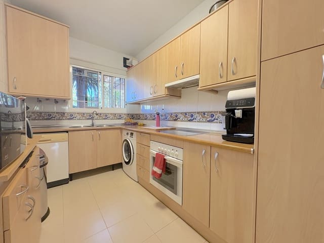2 slaapkamer Appartement te koop in Marbella met zwembad garage - € 325.000 (Ref: 9849456)