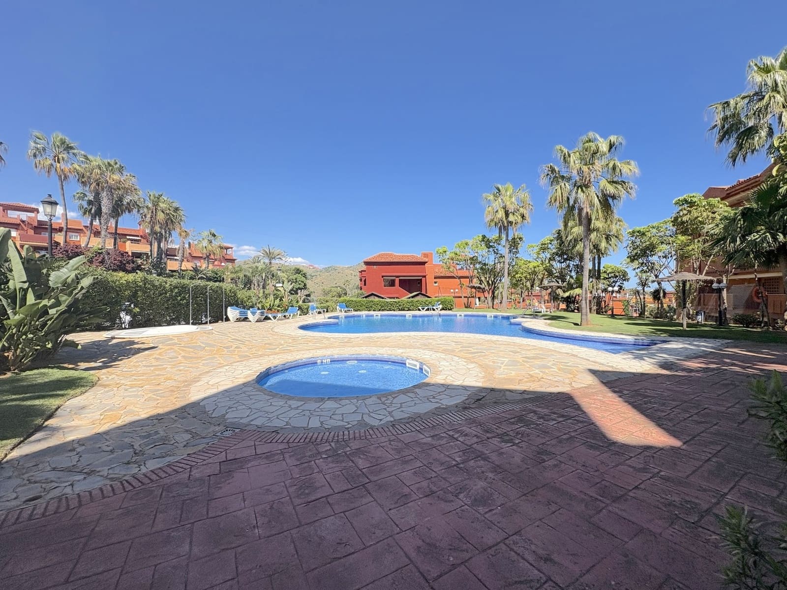 2 slaapkamer Appartement te koop in Marbella met zwembad garage - € 325.000 (Ref: 9849456)