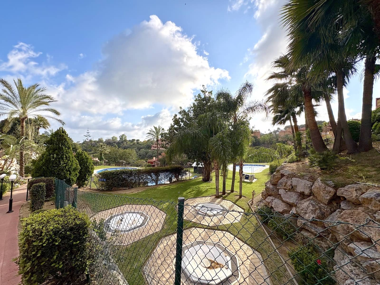 2 slaapkamer Appartement te koop in Marbella met zwembad garage - € 325.000 (Ref: 9849456)