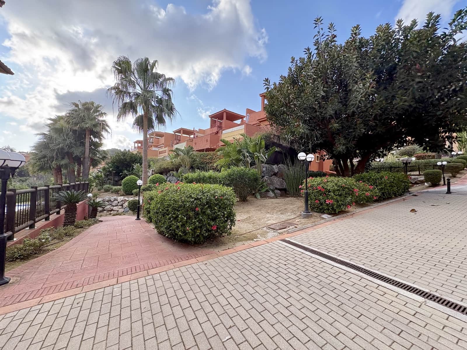 2 slaapkamer Appartement te koop in Marbella met zwembad garage - € 325.000 (Ref: 9849456)