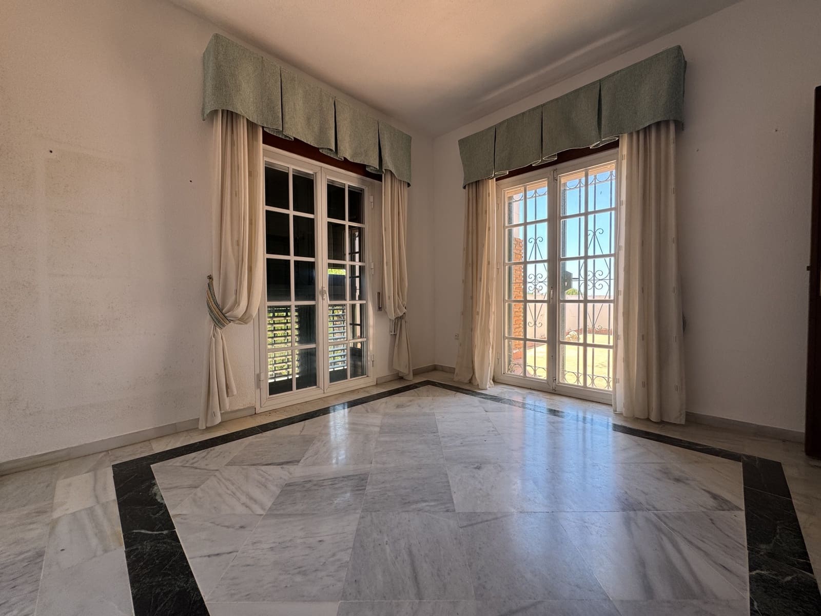 5 soveværelse Villa til salg i Torrenueva med swimmingpool garage - € 1.325.000 (Ref: 9849457)