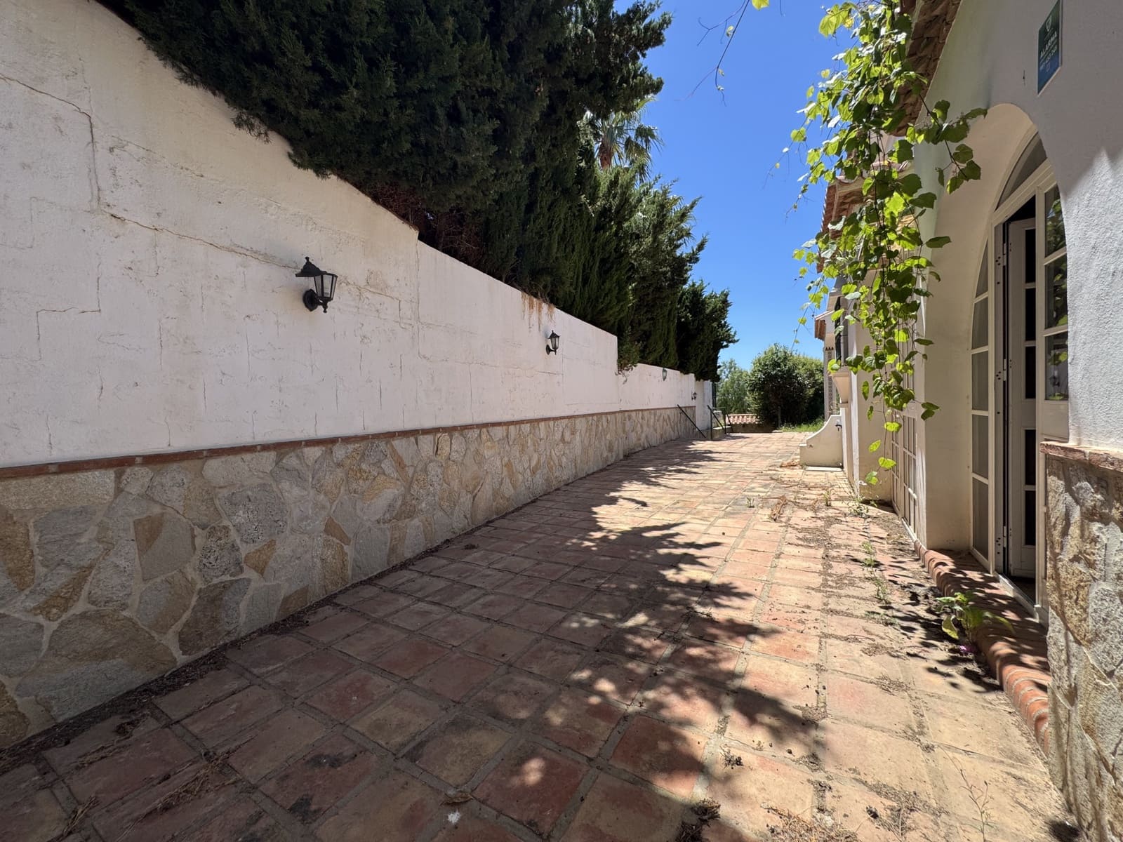 5 bedroom Villa for sale in Torrenueva with pool garage - € 1,230,000 (Ref: 9849457)