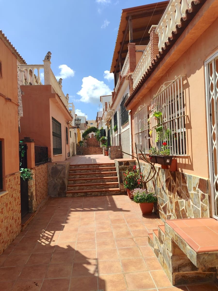 3 bedroom Townhouse for sale in Mijas Costa with pool garage - € 425,000 (Ref: 9851850)