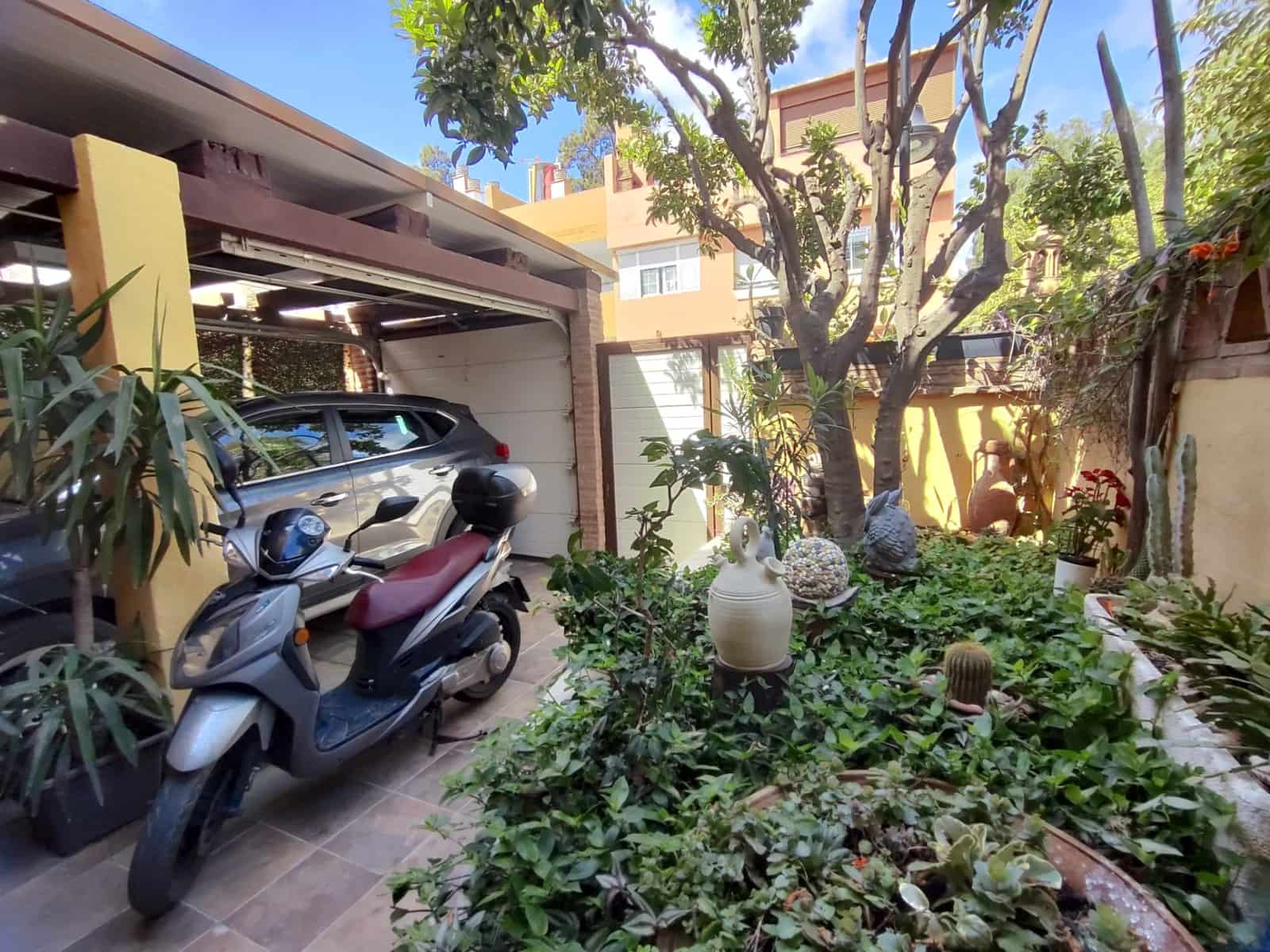3 bedroom Townhouse for sale in Mijas Costa with pool garage - € 425,000 (Ref: 9851850)