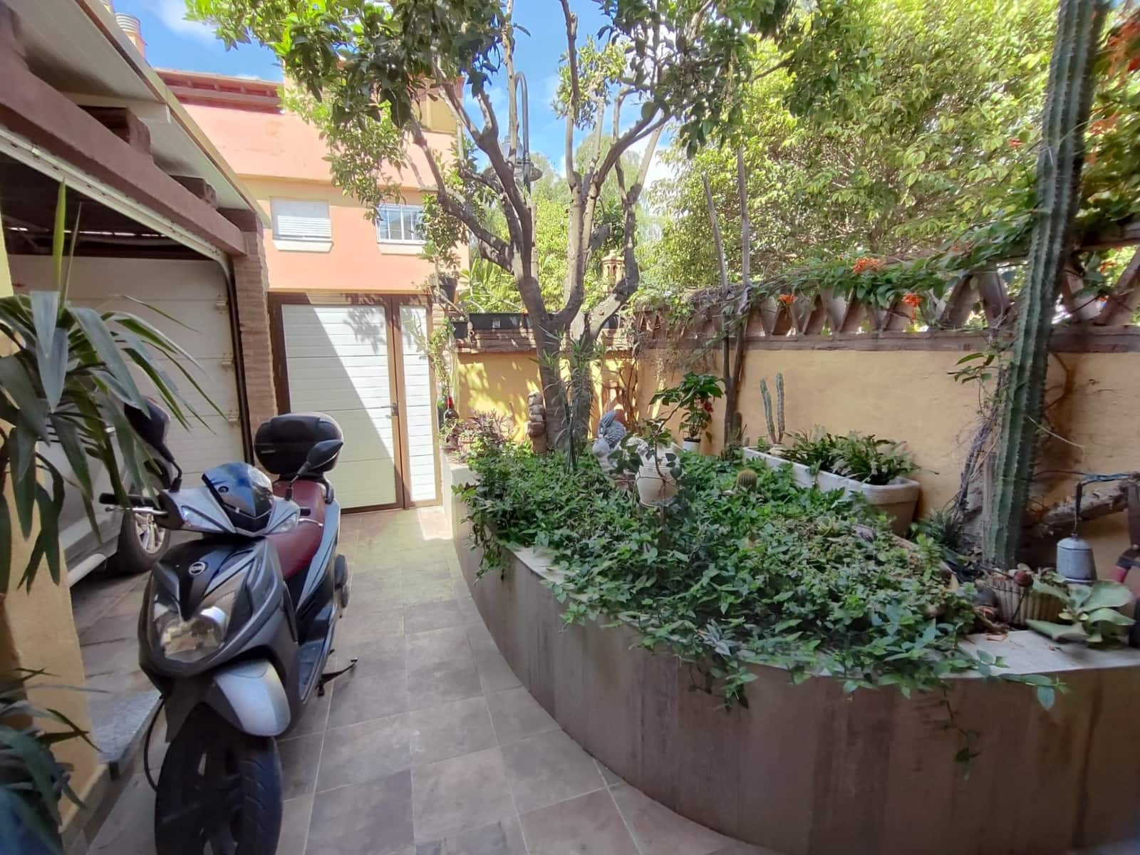 3 bedroom Townhouse for sale in Mijas Costa with pool garage - € 425,000 (Ref: 9851850)