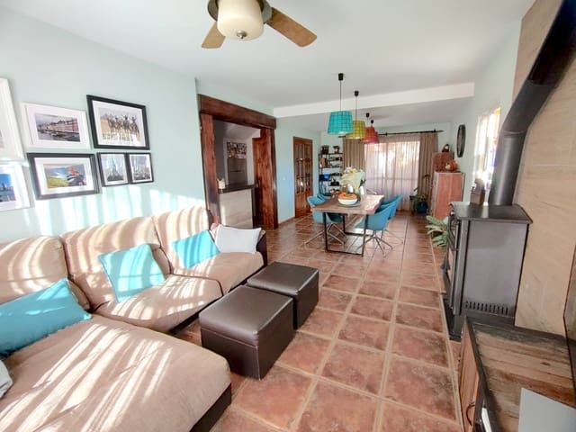 3 soverom Hus til salgs i Mijas Costa, Mijas med svømmebasseng garasje - € 425 000 (Ref: 9851850)