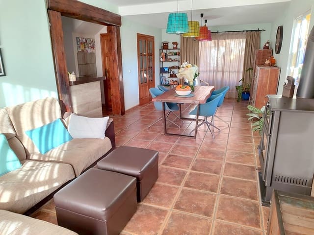 3 soverom Hus til salgs i Mijas Costa, Mijas med svømmebasseng garasje - € 425 000 (Ref: 9851850)