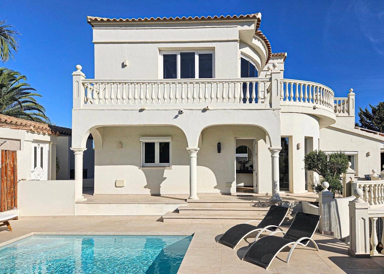 5 chambre Villa/Maison à vendre à El Faro avec piscine garage - 1 495 000 € (Ref: 9865257)