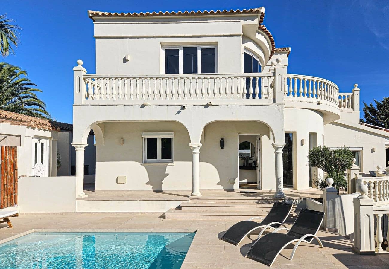 5 chambre Villa/Maison à vendre à El Faro avec piscine garage - 1 495 000 € (Ref: 9865257)