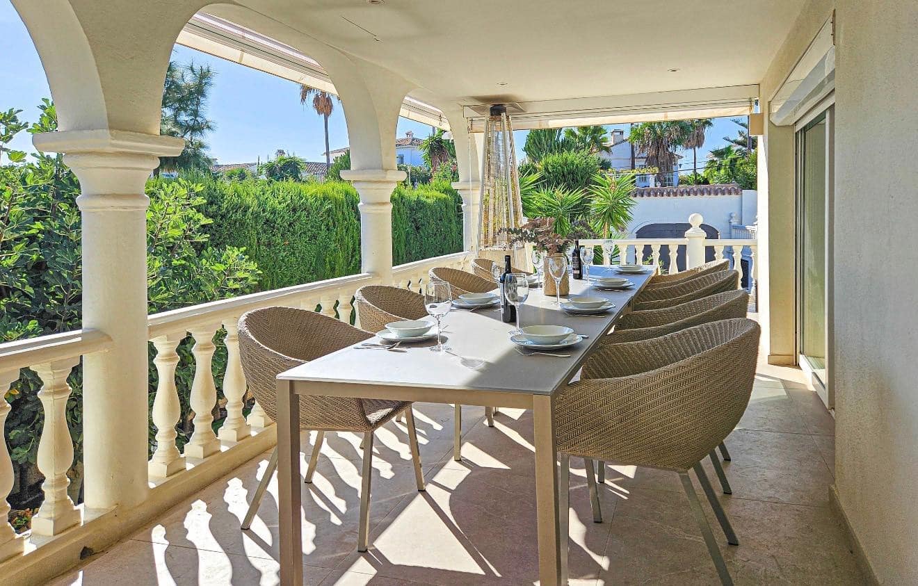 5 chambre Villa/Maison à vendre à El Faro avec piscine garage - 1 495 000 € (Ref: 9865257)
