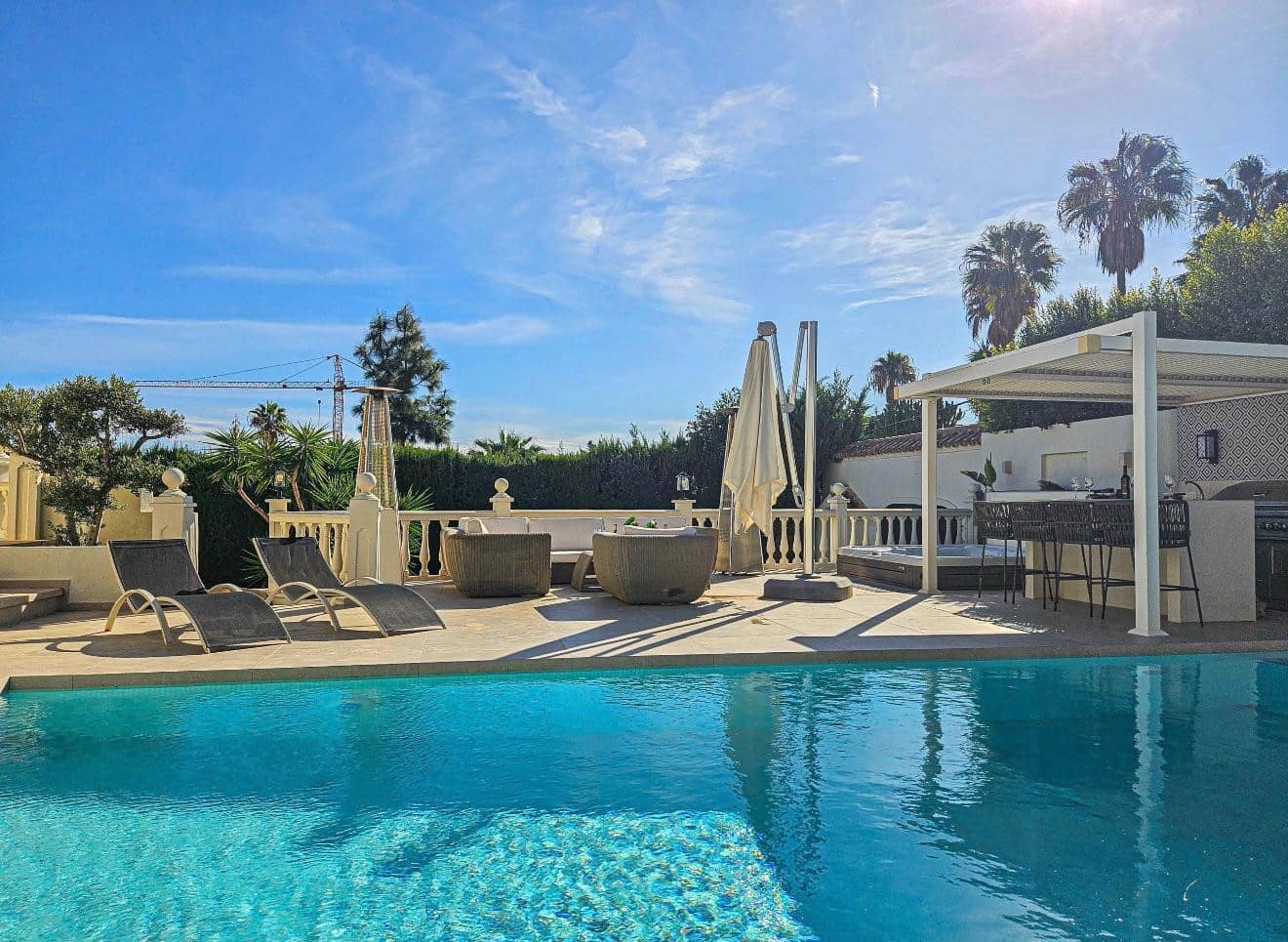 5 chambre Villa/Maison à vendre à El Faro avec piscine garage - 1 495 000 € (Ref: 9865257)
