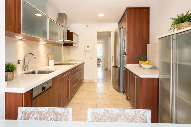 3 soveværelse Lejlighed til salg i La Carolina - Guadalpín, Marbella med swimmingpool garage - € 895.000 (Ref: 9873588)