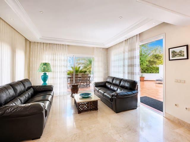 3 slaapkamer Penthouse te koop in Puerto Banus, Marbella met zwembad garage - € 1.597.000 (Ref: 9873589)