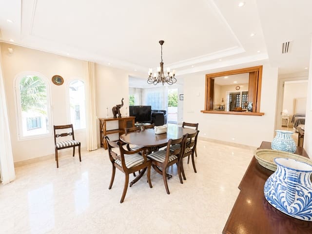 3 slaapkamer Penthouse te koop in Puerto Banus, Marbella met zwembad garage - € 1.597.000 (Ref: 9873589)