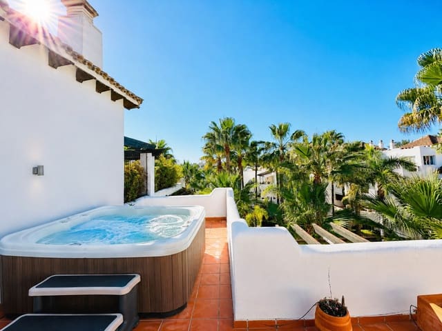 3 bedroom Penthouse for sale in Puerto Banus, Marbella with pool garage - € 1,597,000 (Ref: 9873589)