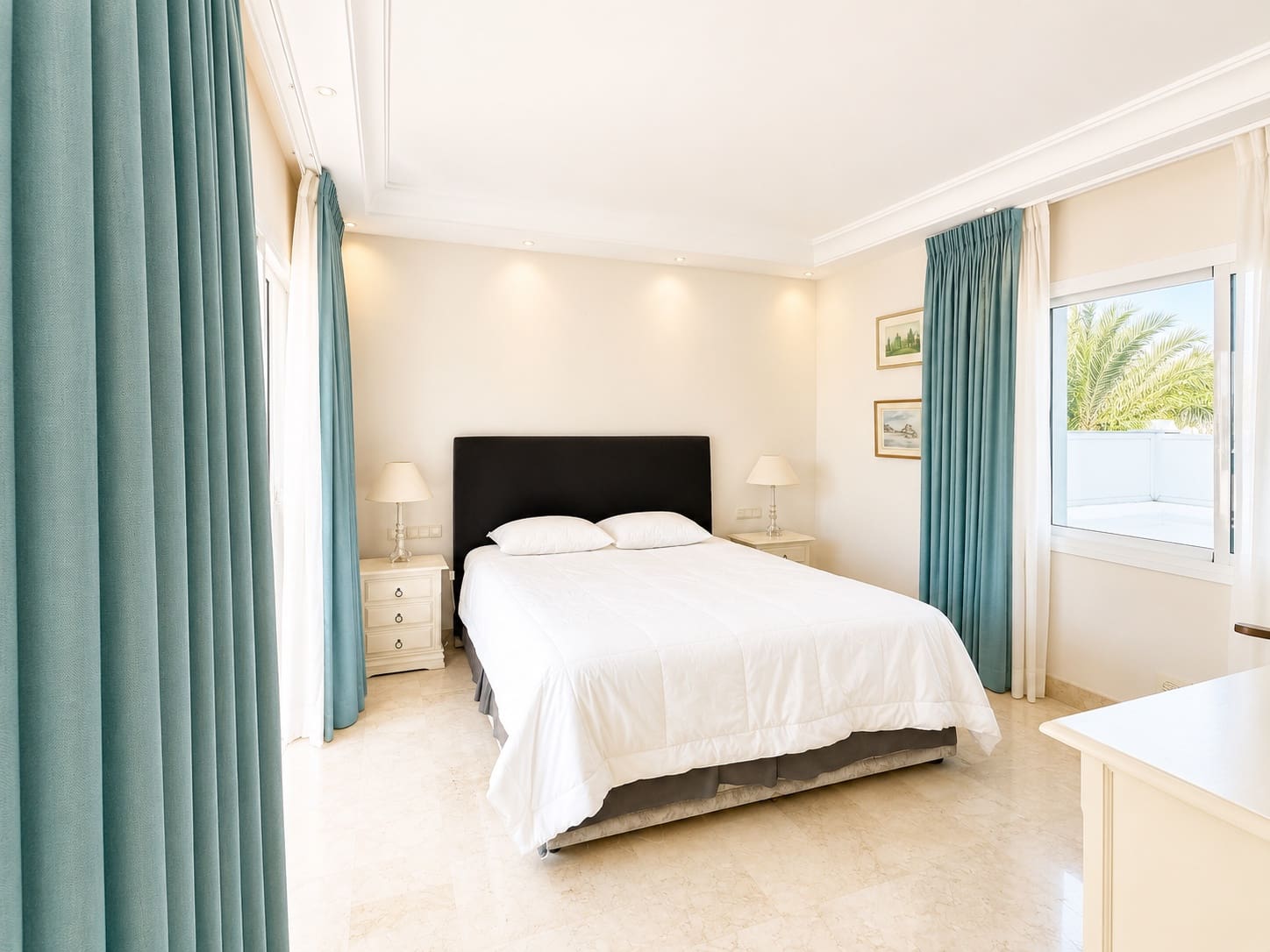 3 bedroom Penthouse for sale in Marbella with pool garage - € 1,600,000 (Ref: 9873589)