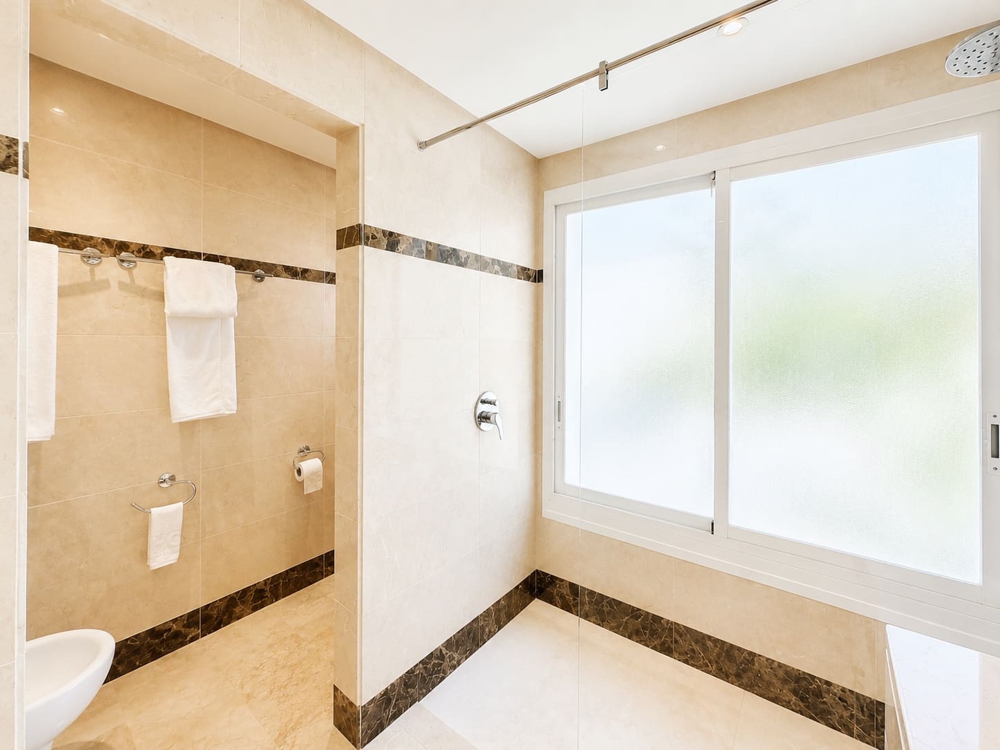 3 bedroom Penthouse for sale in Marbella with pool garage - € 1,600,000 (Ref: 9873589)