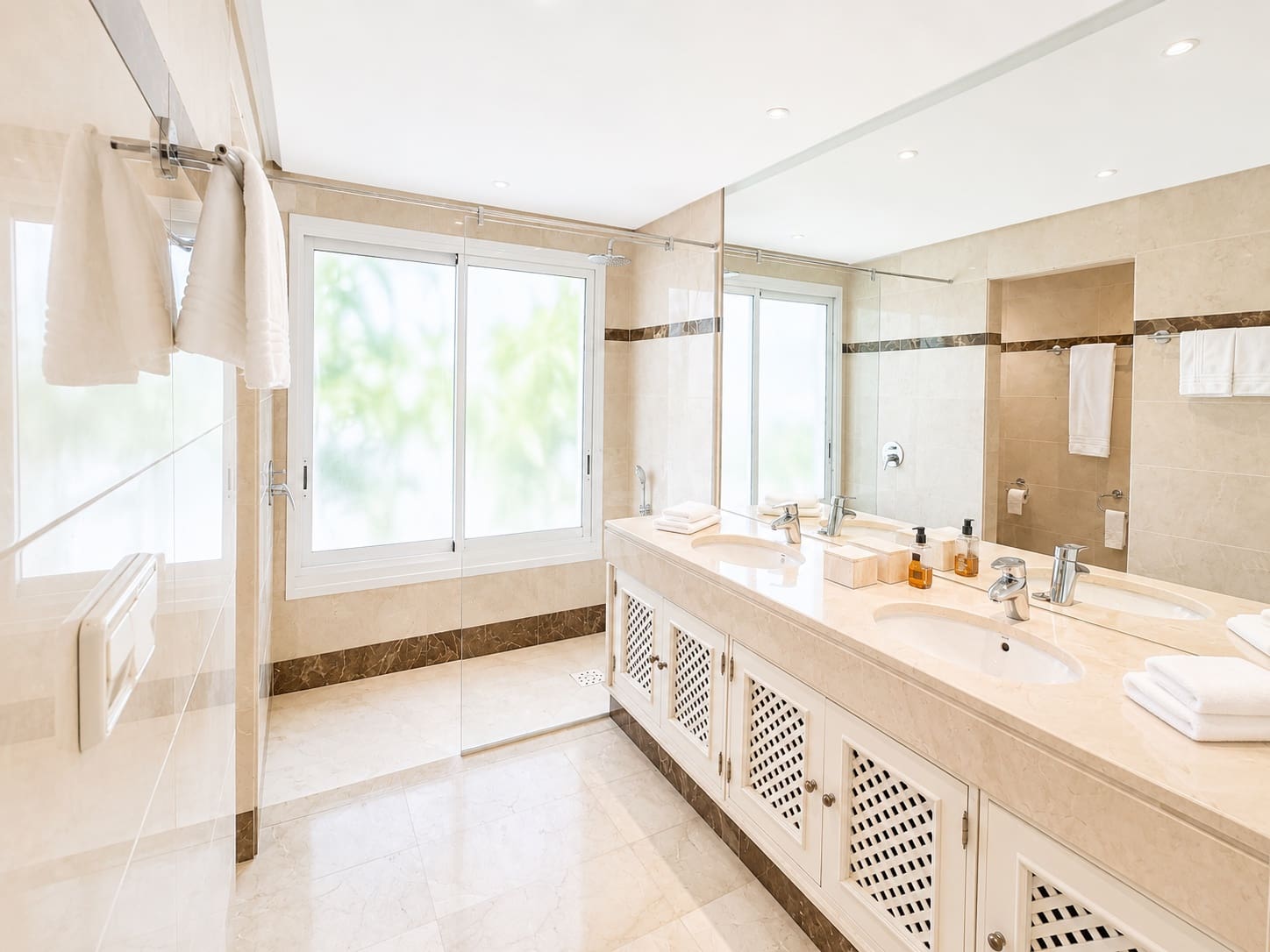 3 bedroom Penthouse for sale in Marbella with pool garage - € 1,600,000 (Ref: 9873589)