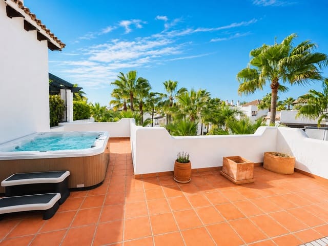 3 slaapkamer Penthouse te koop in Puerto Banus, Marbella met zwembad garage - € 1.597.000 (Ref: 9873589)