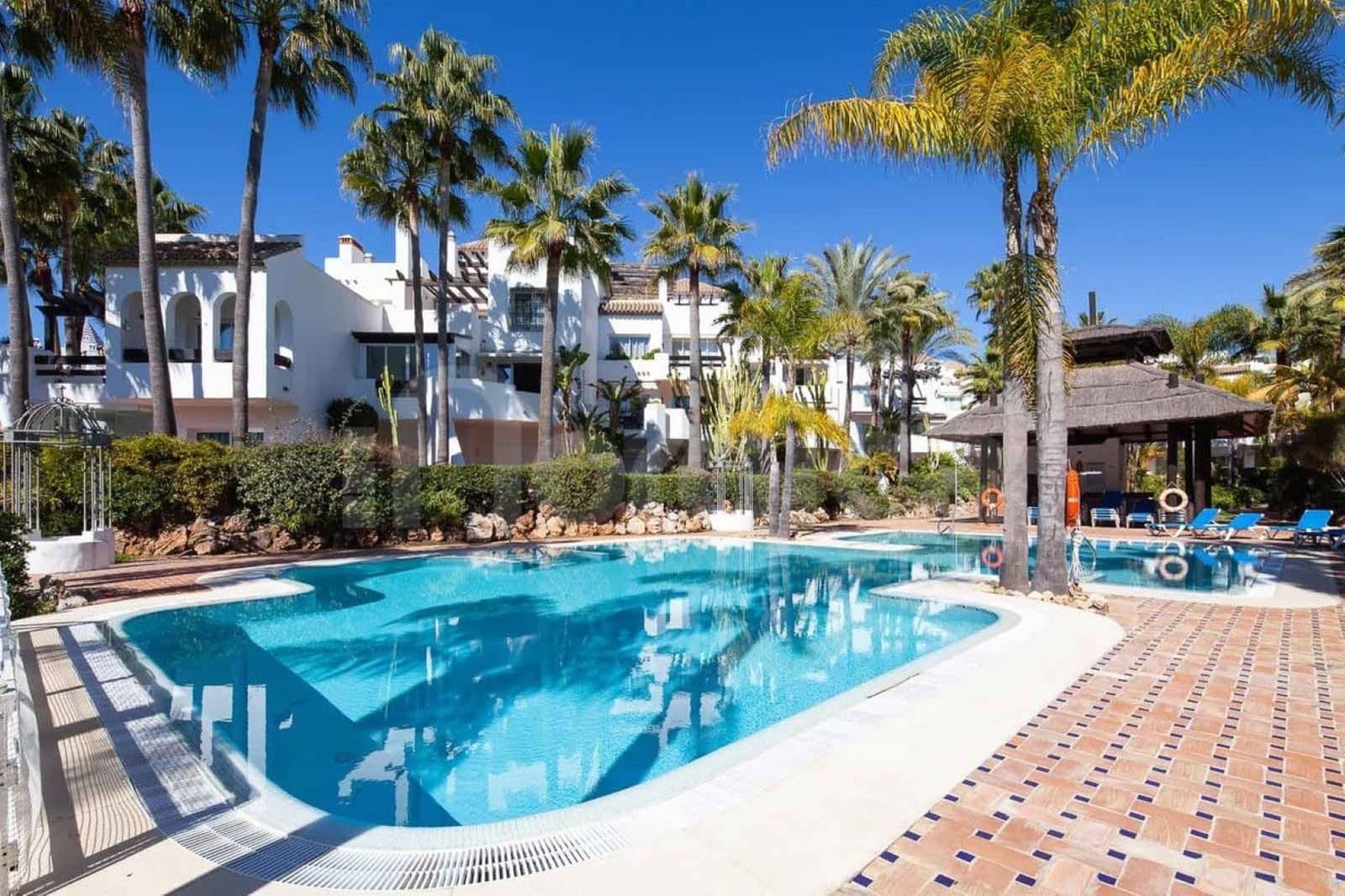 3 bedroom Penthouse for sale in Marbella with pool garage - € 1,600,000 (Ref: 9873589)