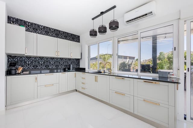6 soverom Villa til salgs i Coín med svømmebasseng garasje - € 795 000 (Ref: 9873591)