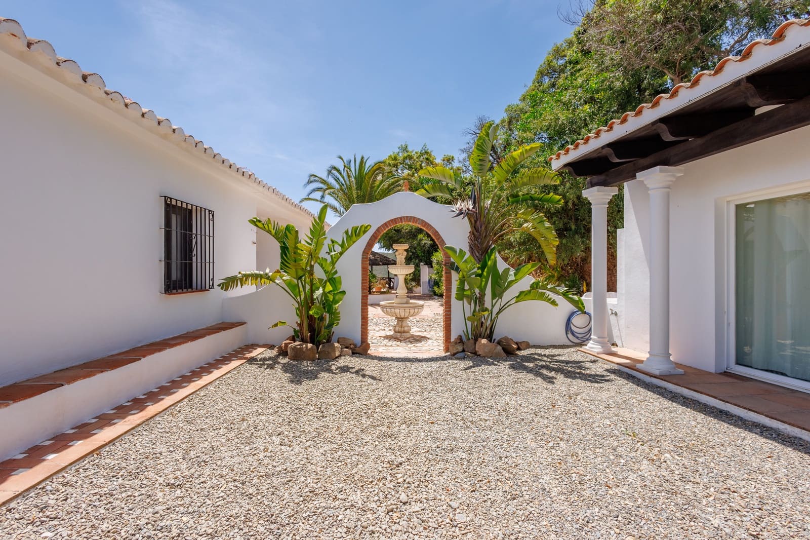 6 bedroom Villa for sale in Coin with garage - € 1,195,000 (Ref: 9873593)