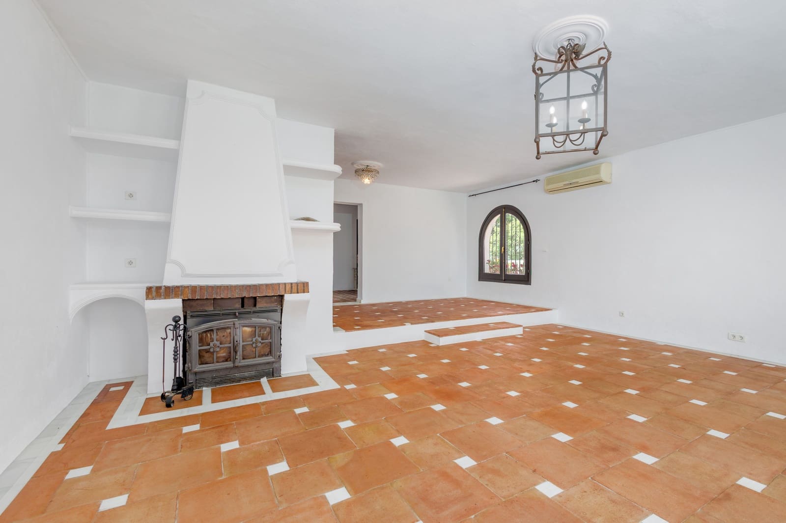 6 bedroom Villa for sale in Coin with garage - € 1,195,000 (Ref: 9873593)