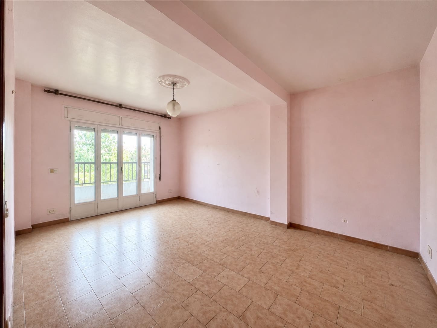 18 bedroom Business for sale in Roquetas de Mar with garage - € 650,000 (Ref: 9873595)