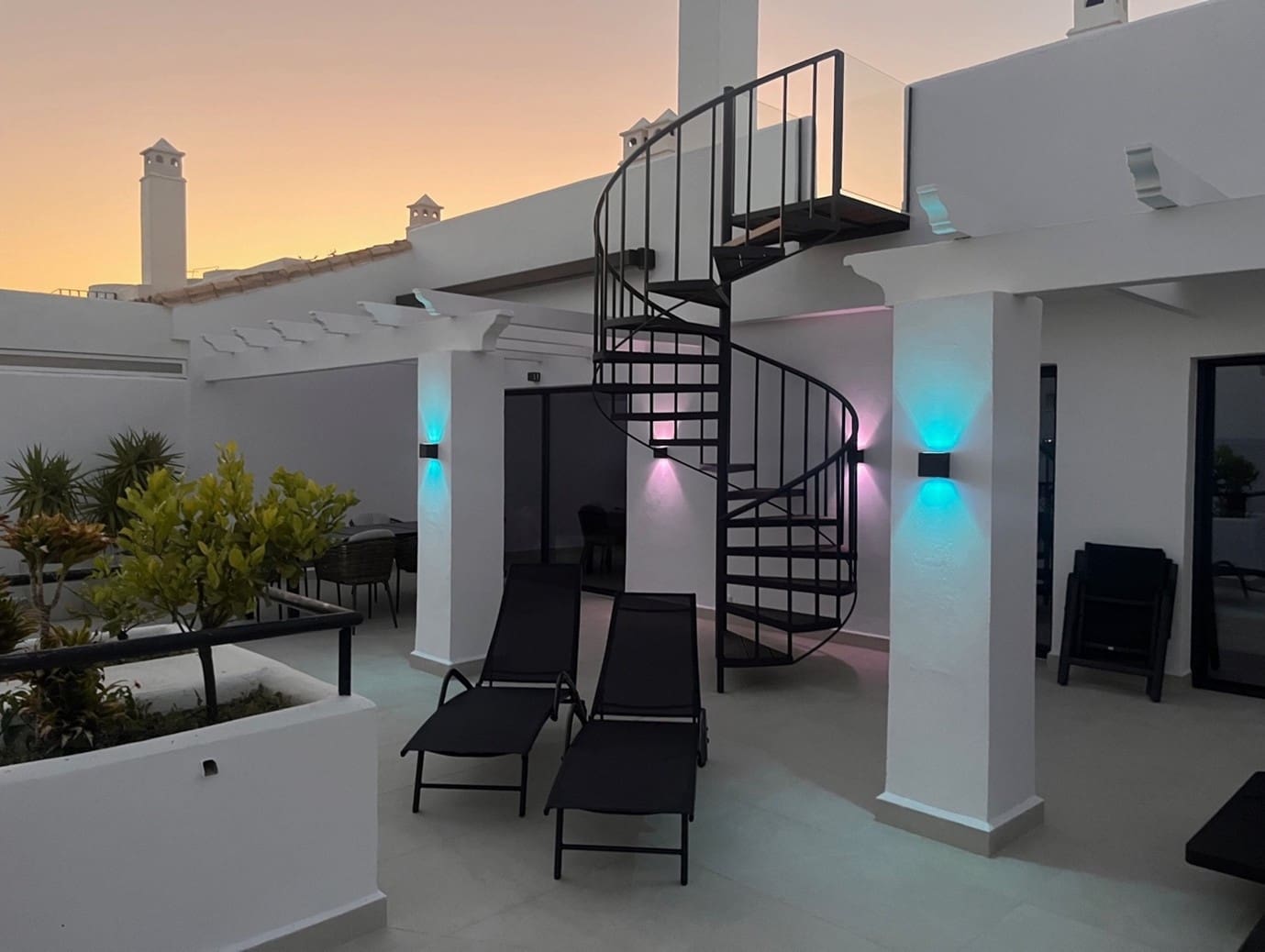 3 sypialnia Penthouse na sprzedaż w Calahonda z basenem garażem - 1 598 000 € (Ref: 9878933)
