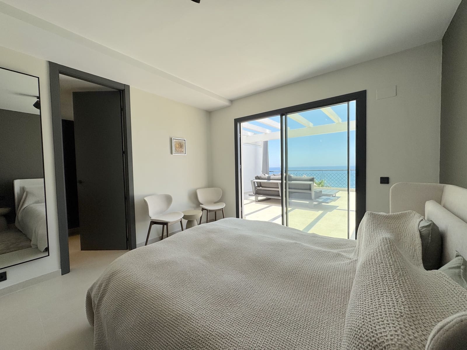 3 soverom Penthouse til salgs i Calahonda med svømmebasseng garasje - € 1 598 000 (Ref: 9878933)