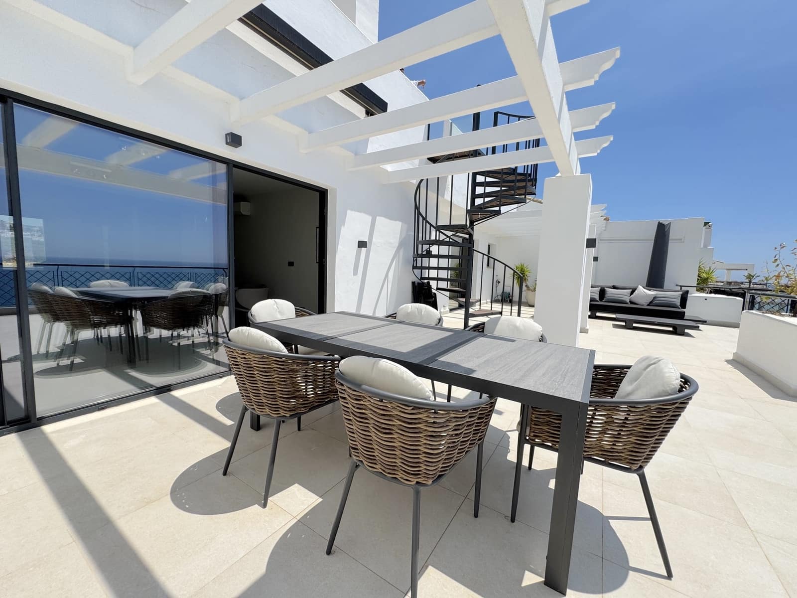 3 soverom Penthouse til salgs i Calahonda med svømmebasseng garasje - € 1 598 000 (Ref: 9878933)