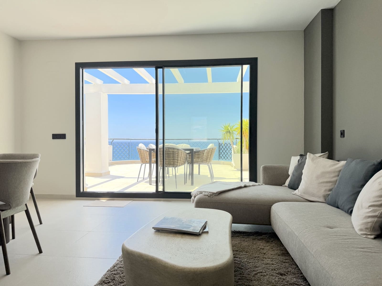 3 soverom Penthouse til salgs i Calahonda med svømmebasseng garasje - € 1 598 000 (Ref: 9878933)