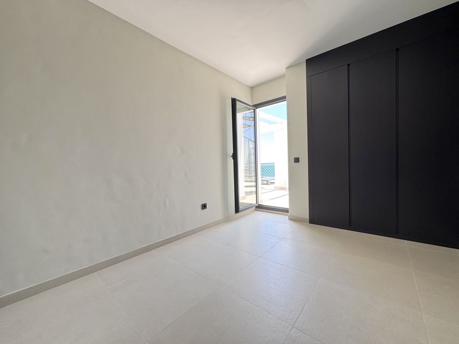 3 soverom Penthouse til salgs i Calahonda med svømmebasseng garasje - € 1 598 000 (Ref: 9878933)