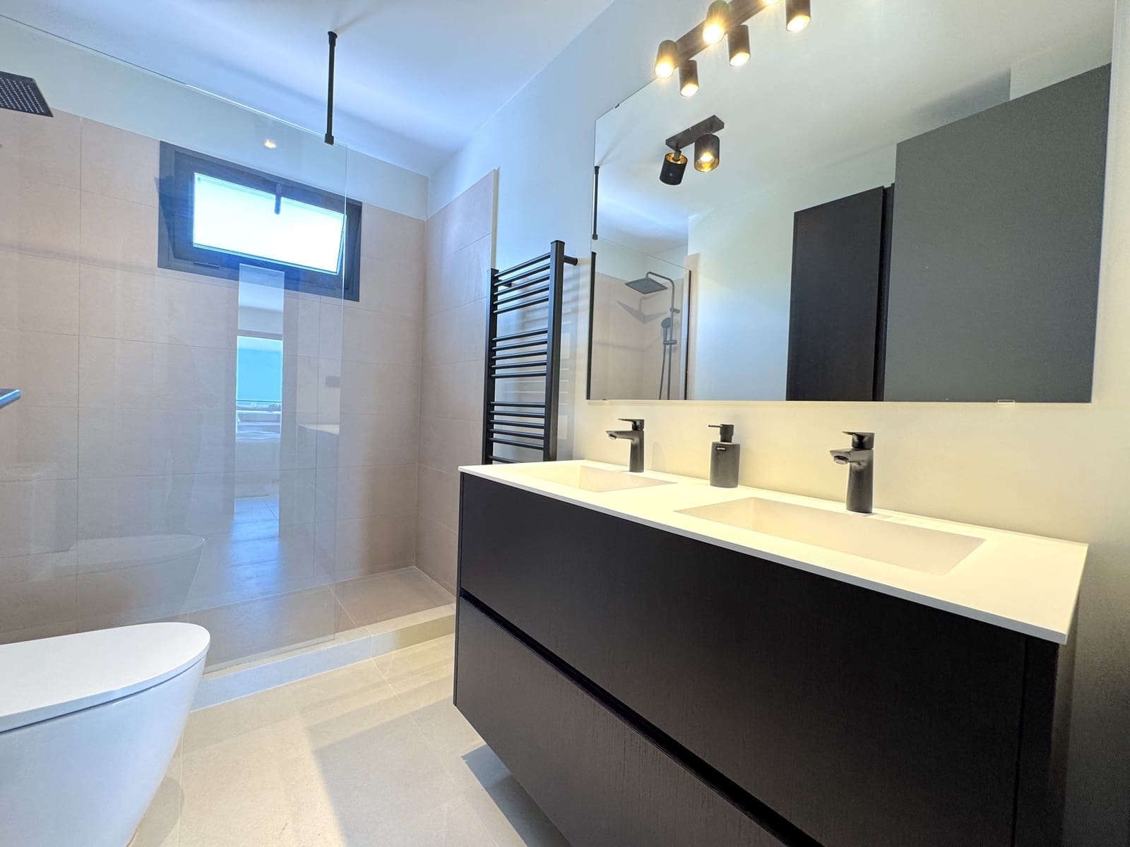 3 soverom Penthouse til salgs i Calahonda med svømmebasseng garasje - € 1 598 000 (Ref: 9878933)