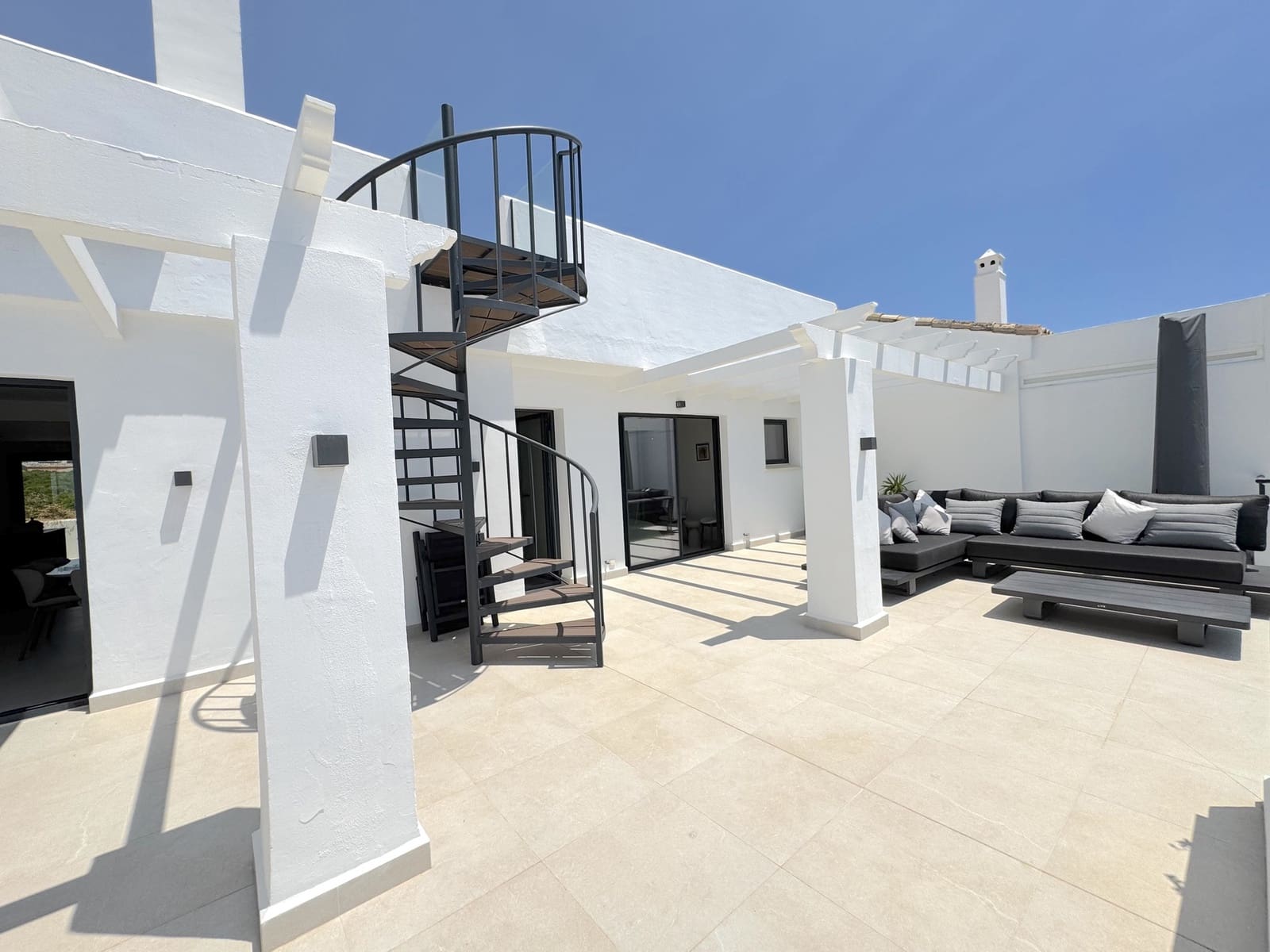 3 soverom Penthouse til salgs i Calahonda med svømmebasseng garasje - € 1 598 000 (Ref: 9878933)