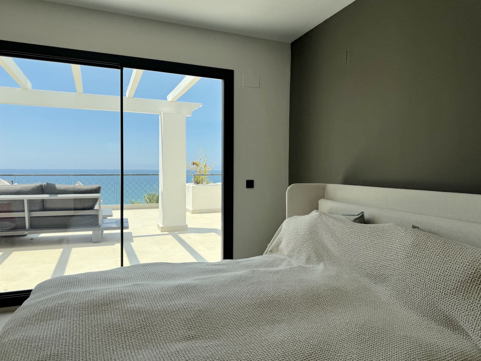 3 soverom Penthouse til salgs i Calahonda med svømmebasseng garasje - € 1 598 000 (Ref: 9878933)