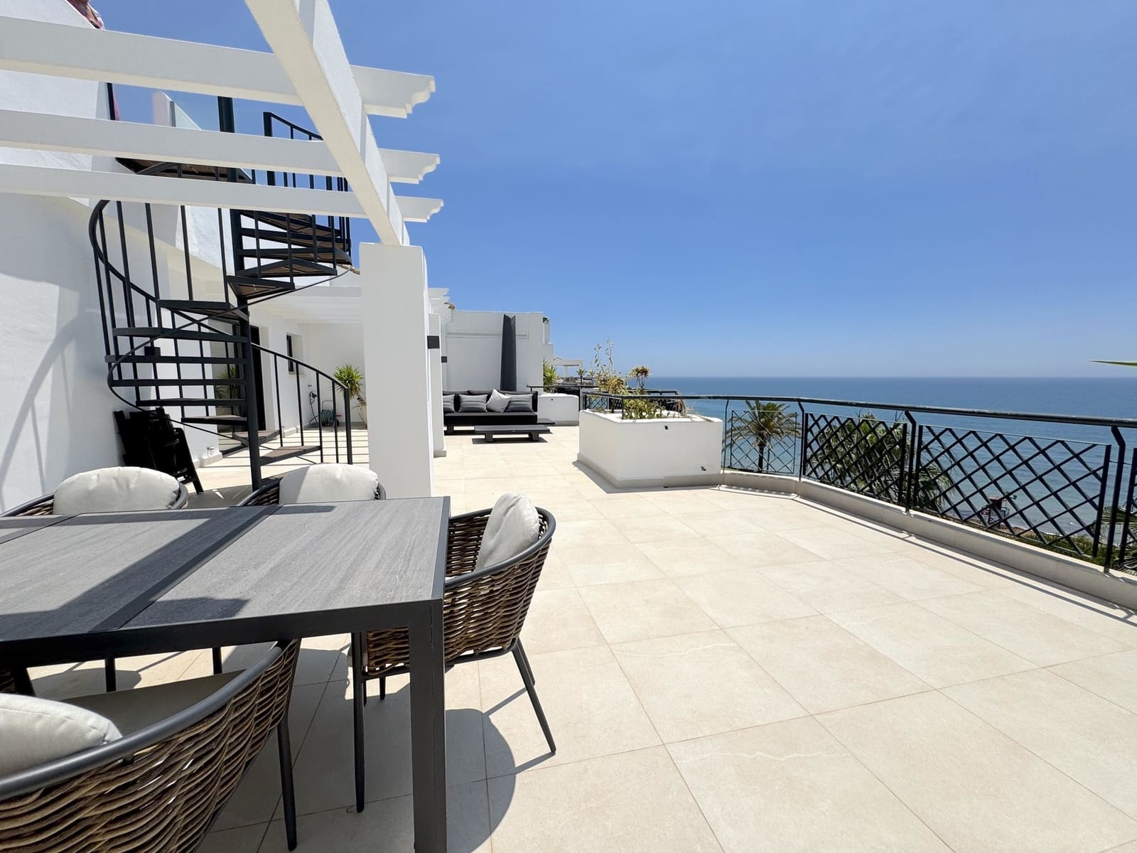 3 soverom Penthouse til salgs i Calahonda med svømmebasseng garasje - € 1 598 000 (Ref: 9878933)