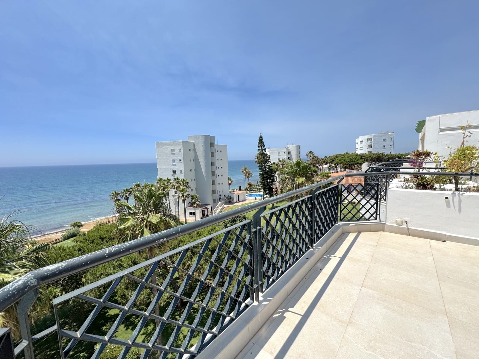 3 soverom Penthouse til salgs i Calahonda med svømmebasseng garasje - € 1 598 000 (Ref: 9878933)