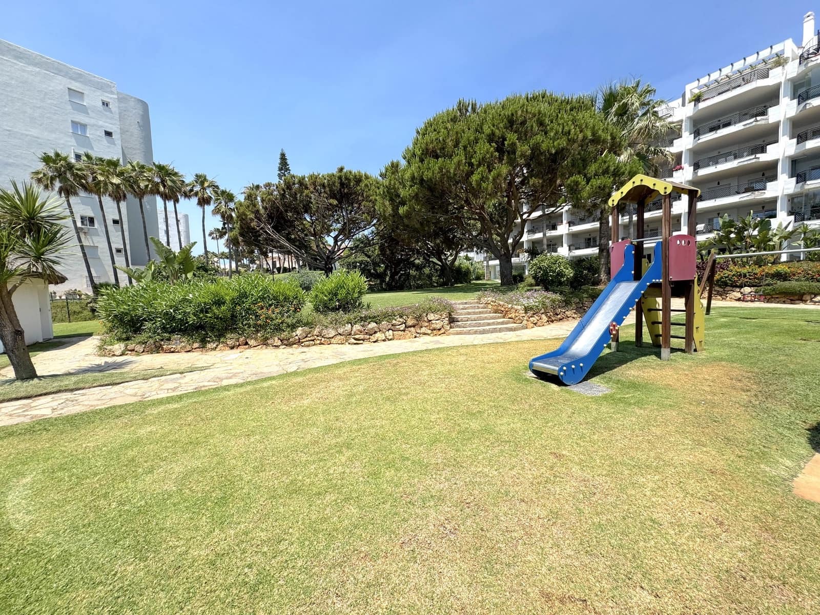 3 soverom Penthouse til salgs i Calahonda med svømmebasseng garasje - € 1 598 000 (Ref: 9878933)