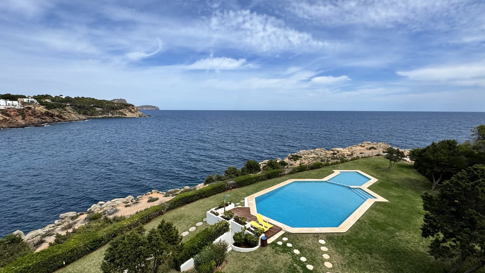 2 bedroom Apartment for sale in Santa Eulalia / Santa Eularia with pool - € 895,000 (Ref: 9884901)