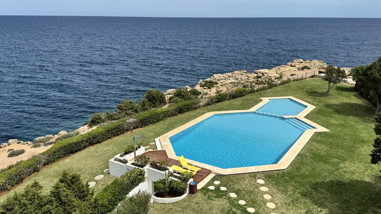 2 bedroom Apartment for sale in Santa Eulalia / Santa Eularia with pool - € 895,000 (Ref: 9884901)
