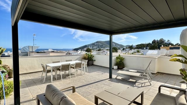 2 soverom Penthouse til salgs i Santa Eulalia / Santa Eularia med svømmebasseng garasje - € 850 000 (Ref: 9884902)