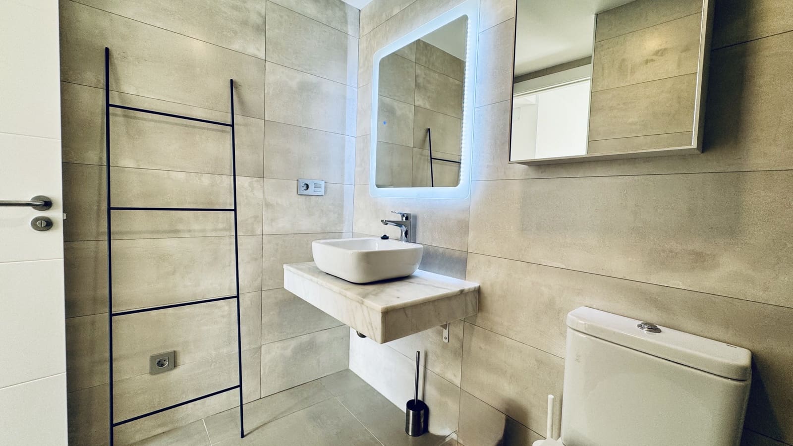 2 slaapkamer Penthouse te koop in Santa Eulalia / Santa Eularia met zwembad garage - € 850.000 (Ref: 9884902)