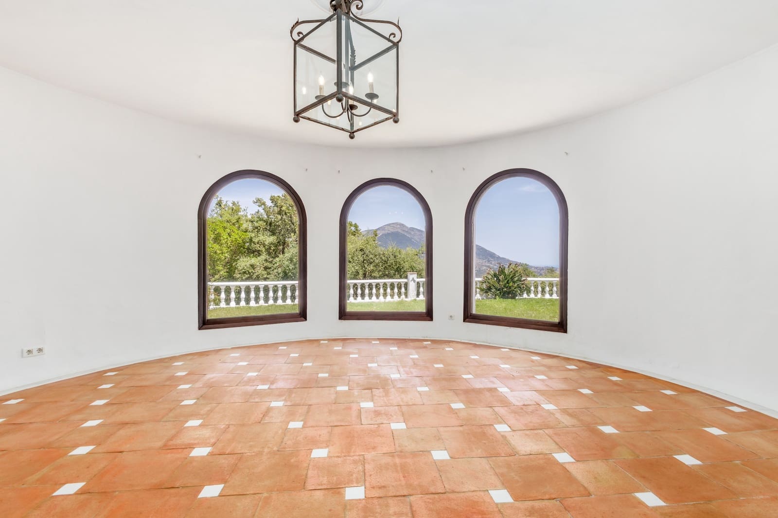 5 soverom Villa til salgs i Coin med svømmebasseng garasje - € 895 000 (Ref: 9884904)