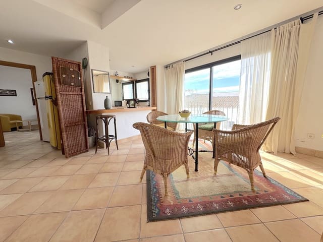 2 soveværelse Lejlighed til salg i Puerto Banus, Marbella - € 840.000 (Ref: 9894475)