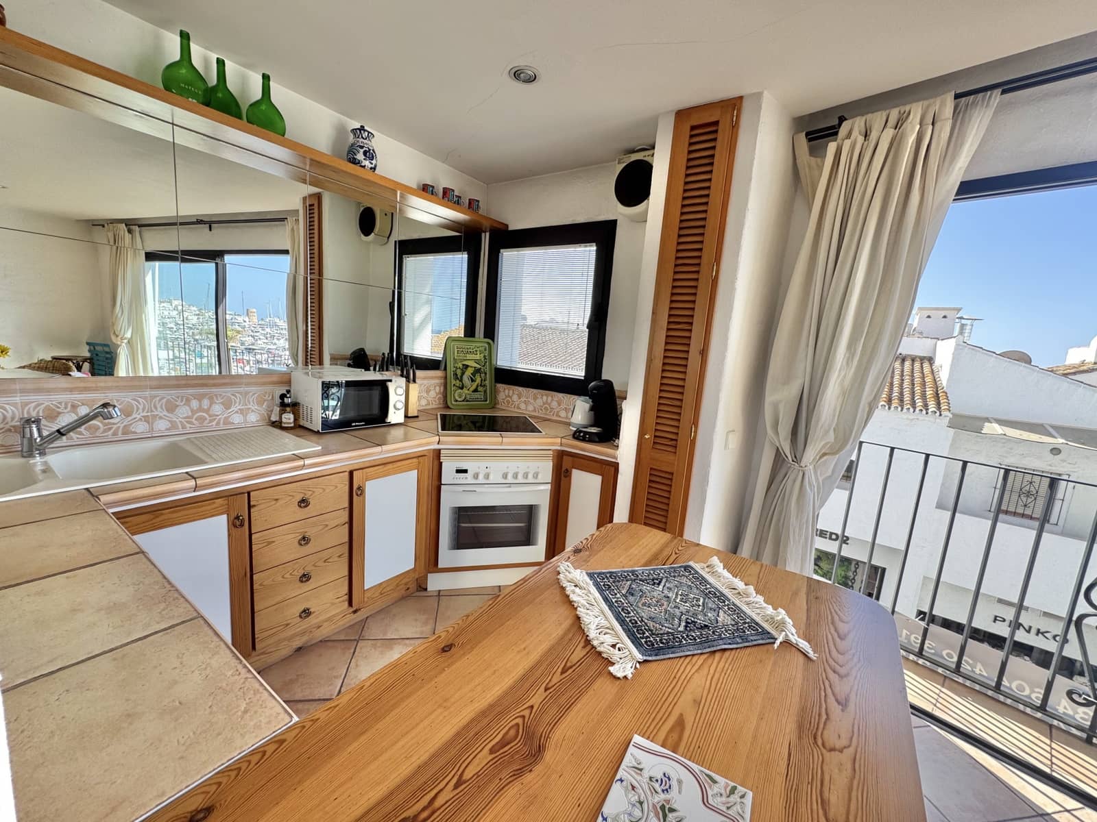 Apartamento de 2 habitaciones en Puerto Banus en venta - 819.000 € (Ref: 9894475)