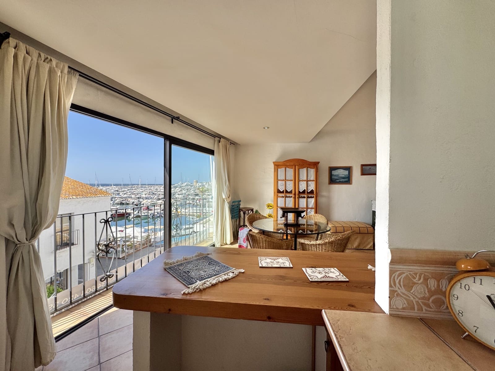 Apartamento de 2 habitaciones en Puerto Banus en venta - 819.000 € (Ref: 9894475)